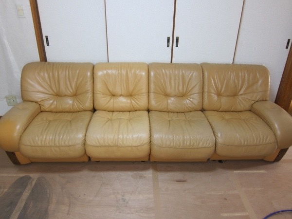 ＊カリモク　ソファー他＊　日焼け・色褪せによるカラーチェンジ、染め直し